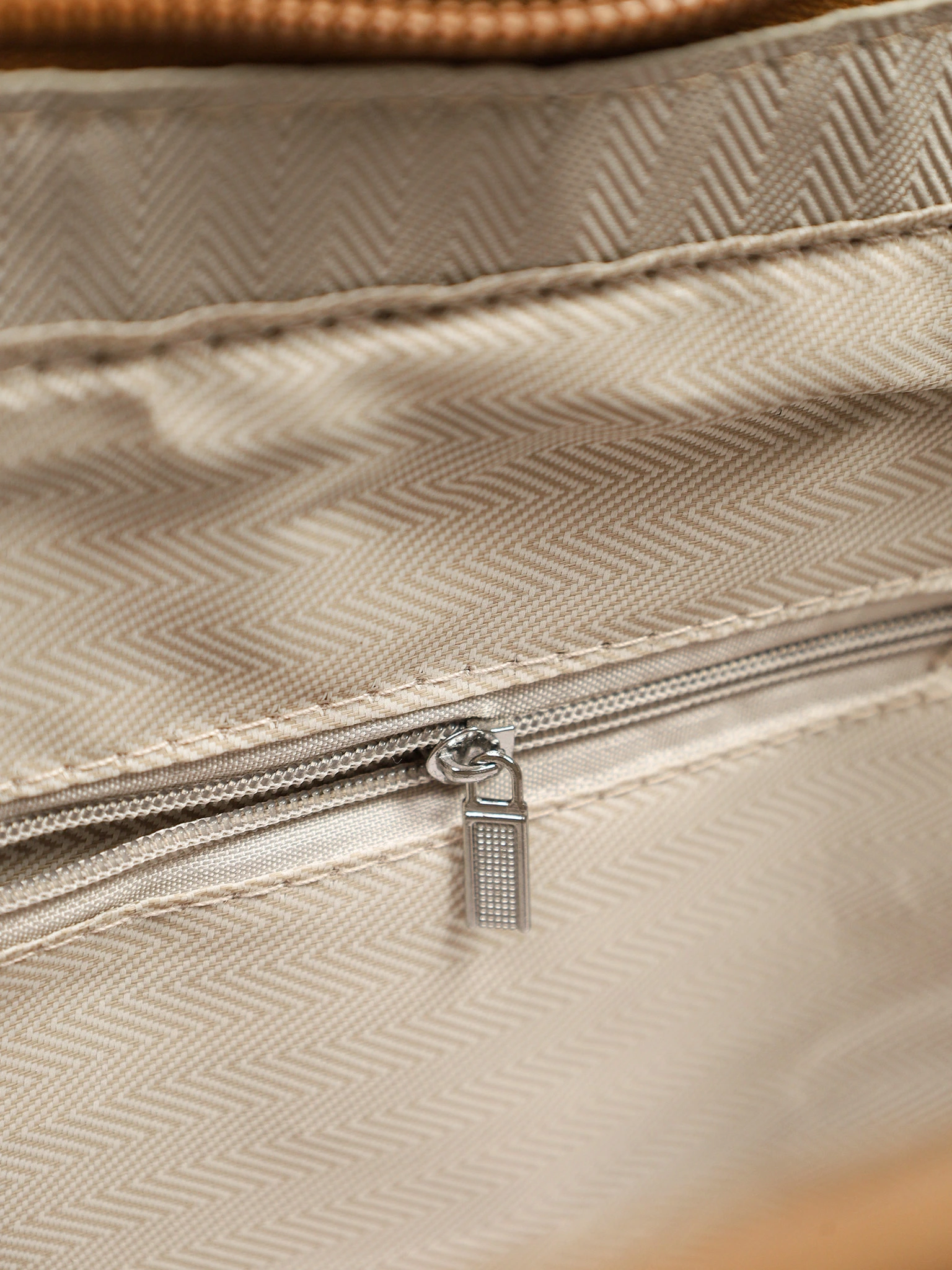 Сумка-тоут  с регулируемыми ручками и тиснением в ассортименте